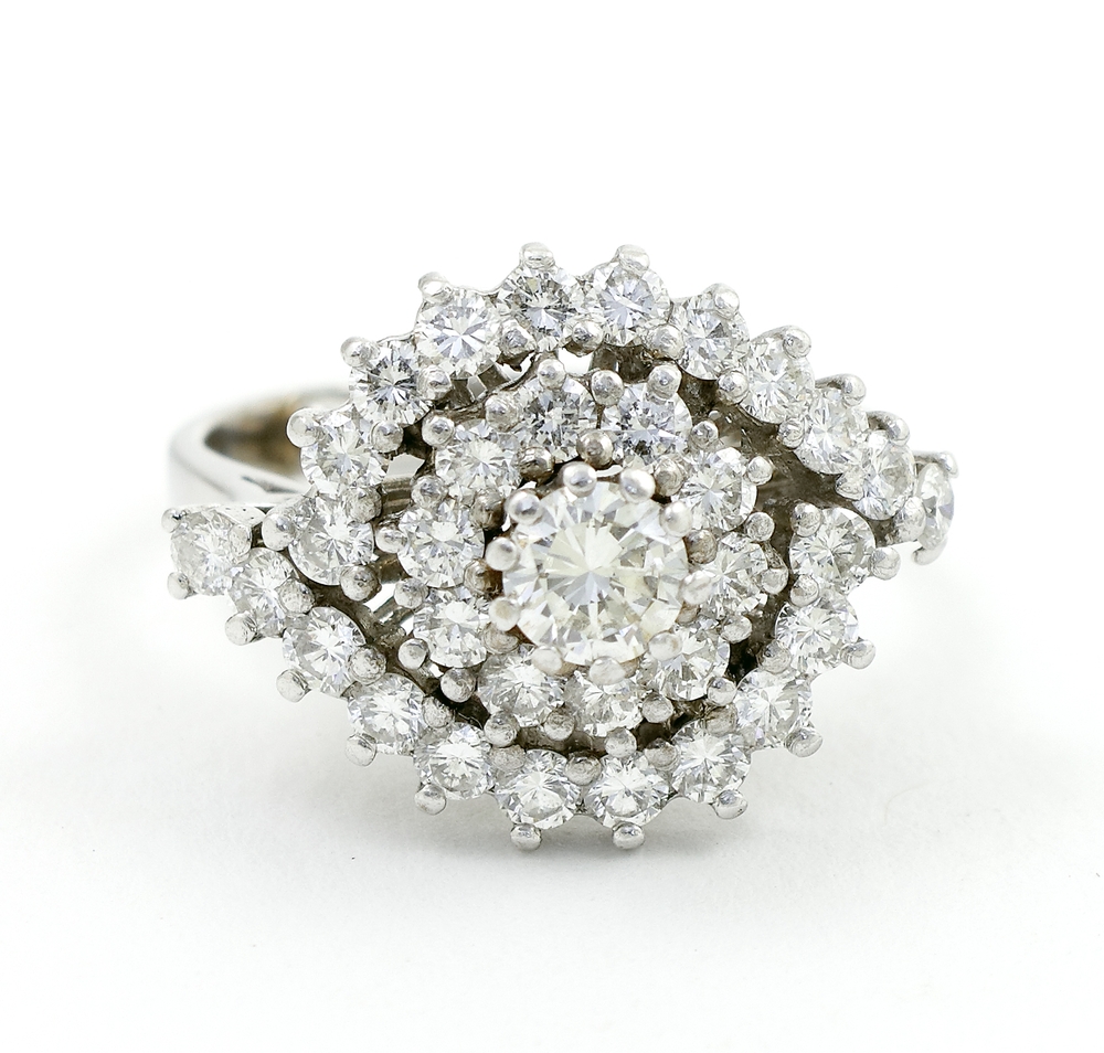 Auktionshaus Quentin Berlin  Schmuck Ring  750er WG. mit Mittelsolitär von ca. 0 35 ct. top Wesselton  L.C.