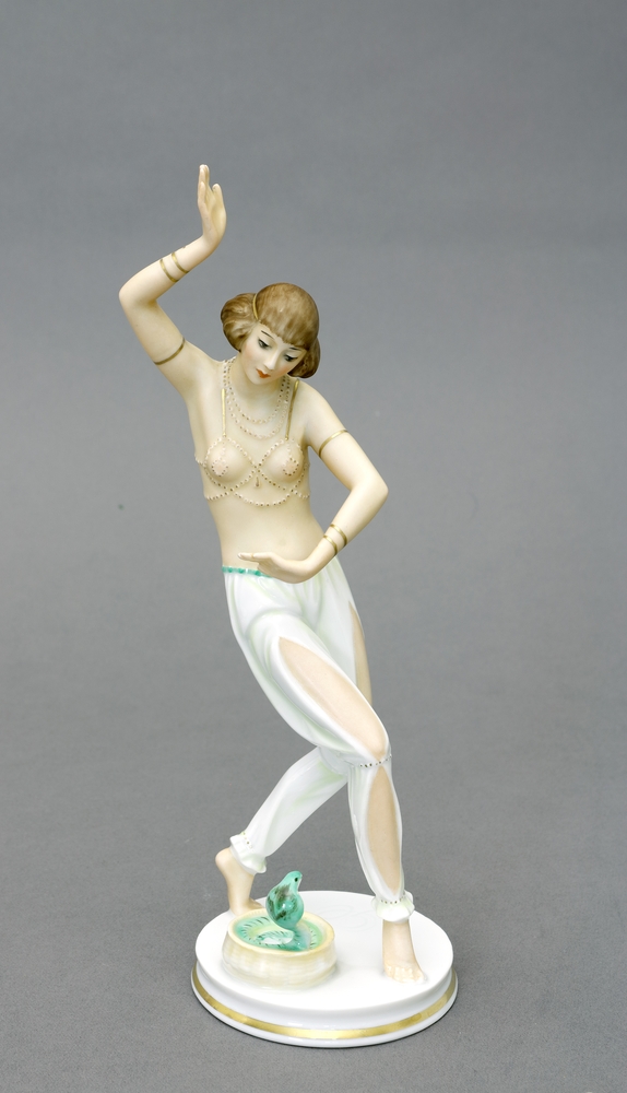 Auktionshaus Quentin Berlin  Porzellan / Fayence Figur  Rosenthal  Selb  um 1931  Salambo.