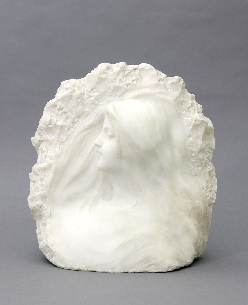Auktionshaus Quentin Berlin  Skulptur Bildhauer  Anfang 20. Jh.  Kopf einer jungen Frau im Dreiviertelprofil. Weißer Marmor.