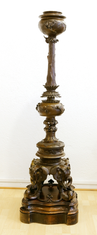 Auktionshaus Quentin Berlin  Asiatika Japan  Ziersäule  Mijao-Stil  19. Jh.