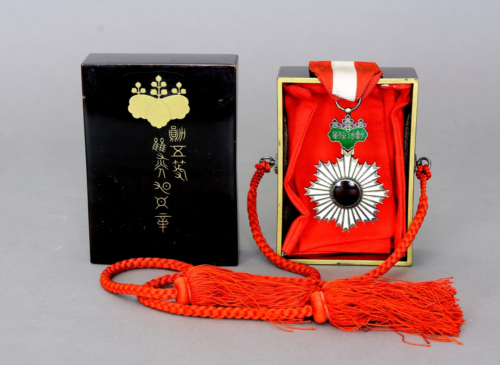 Auktionshaus Quentin Berlin  Asiatika Japan  Kaiserlicher Orden der aufgehenden Sonne  spät. 19. Jh.