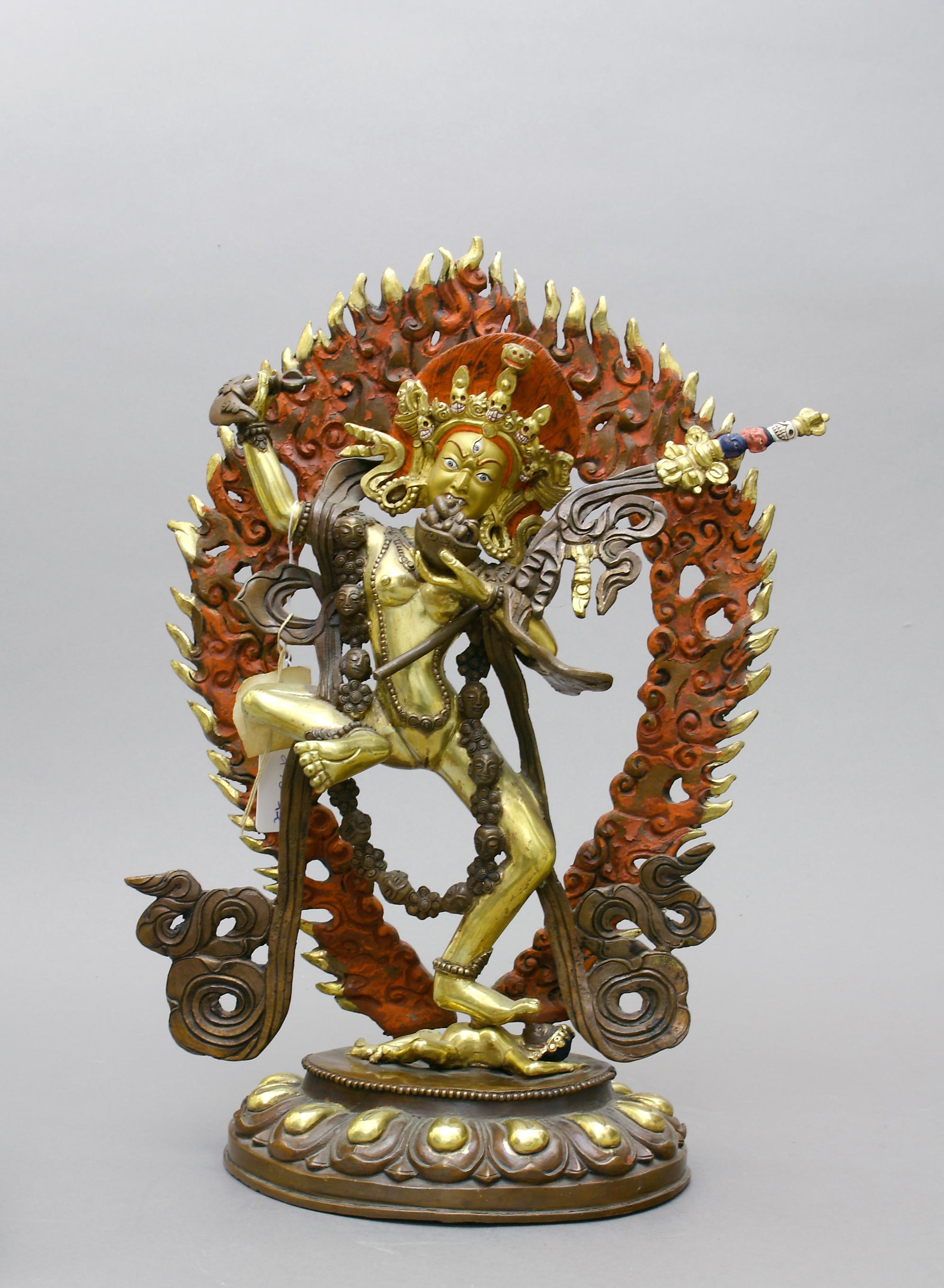 Auktionshaus Quentin Berlin Tibet  Figur  Bronze  vergoldet  Vajrayogini mit Flammenaureole 