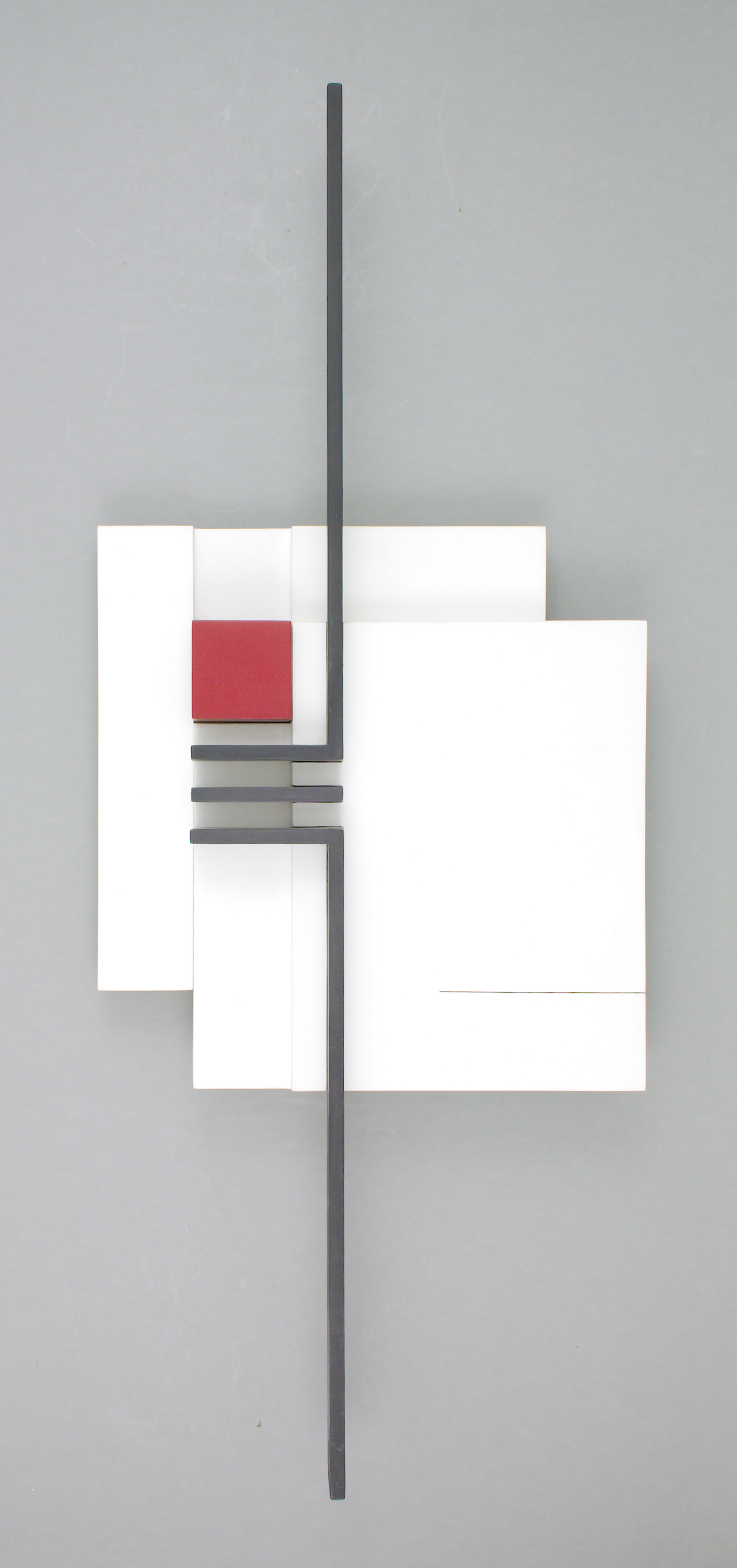 Auktionshaus Quentin Berlin  Dekorative Grafik Spieker  Helga (1941 Troppau/Tschechien - 2015 ZÃ¼rich) / Ohne Titel. 1995. Konkretes Relief aus lackiertem Holz. 75 7 x 32 5 x 6 3 cm. RÃ¼ckseiti