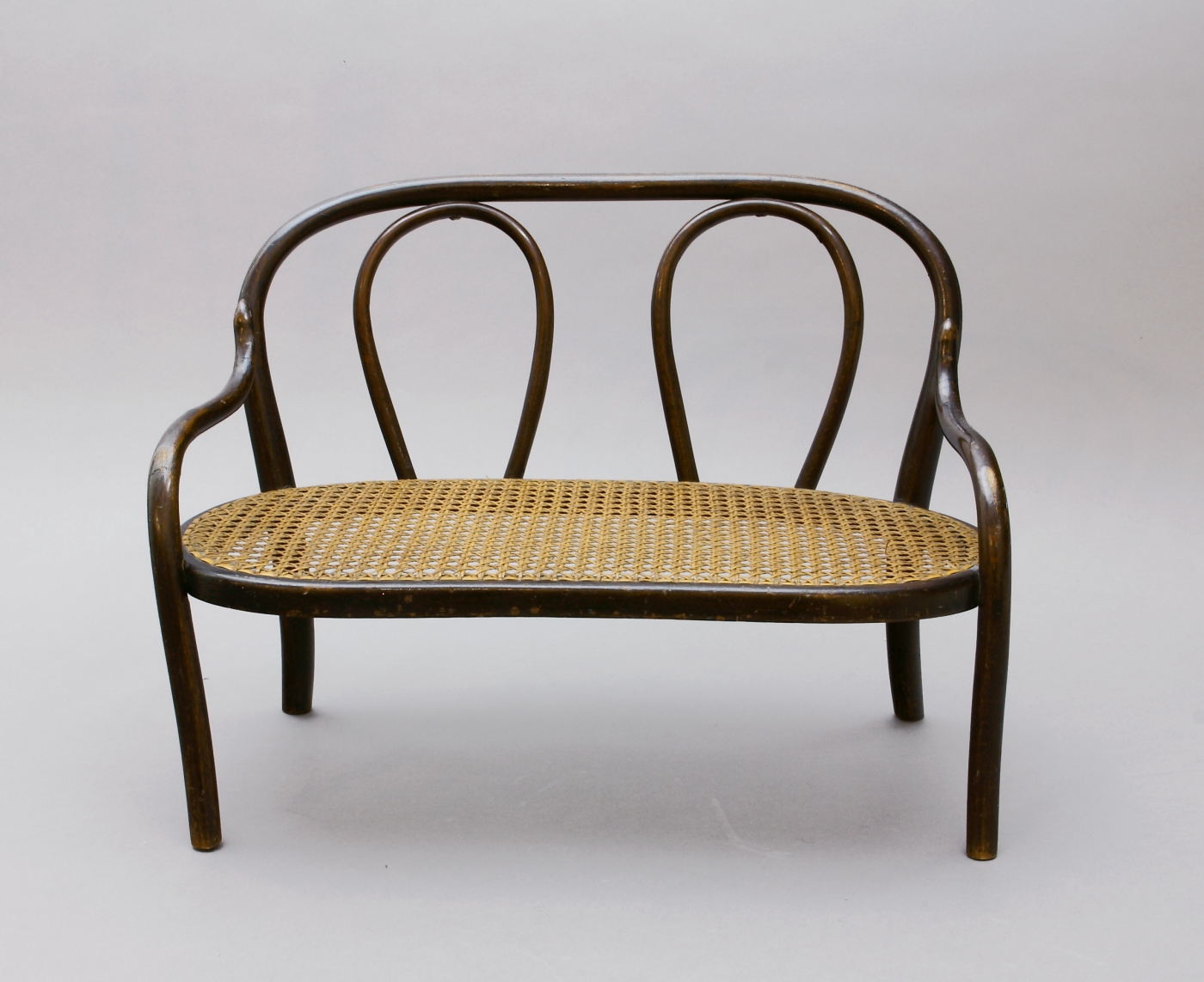 Auktionshaus Quentin Berlin   Puppenbank  wohl Thonet  um 1900