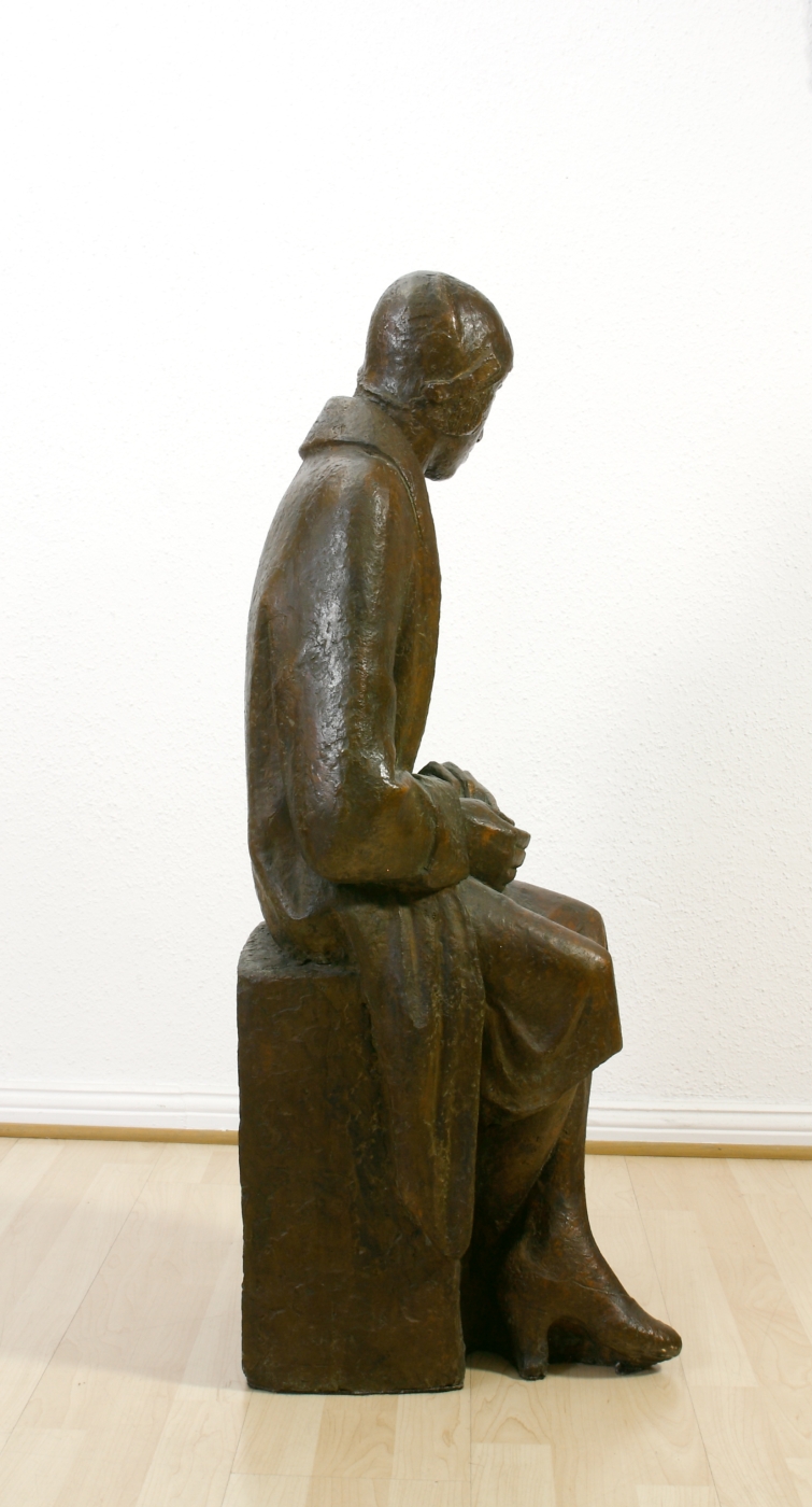 Auktionshaus Quentin Berlin  Skulptur Karsch  Joachim  Wartende (Sitzende im Mantel). 1932