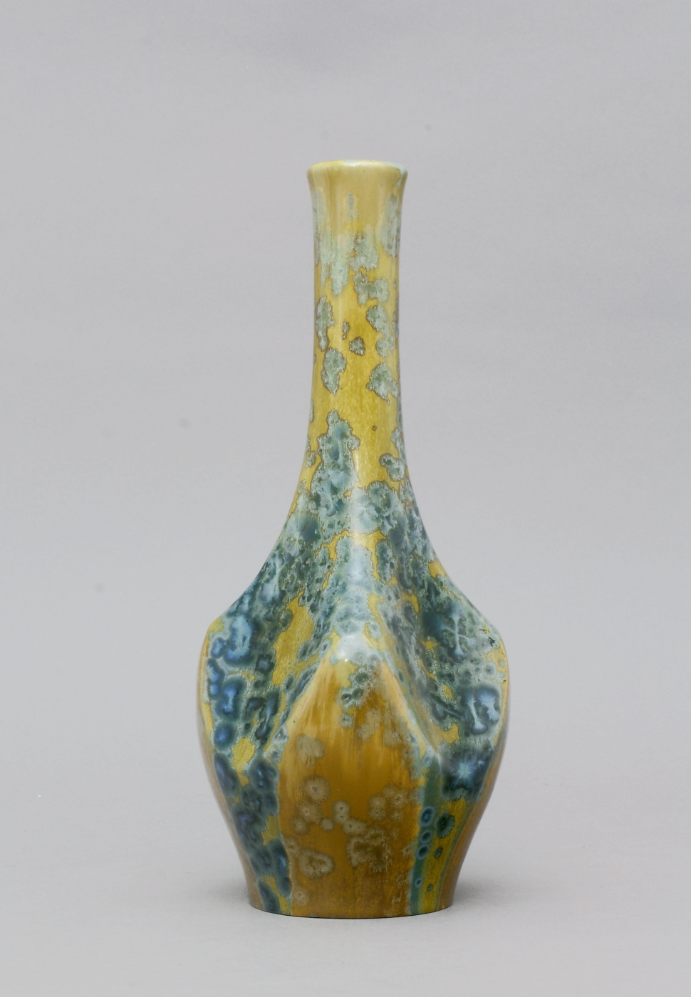 Auktionshaus Quentin Berlin  Porzellan / Fayence Vase  Keramik  ''Pierrefonds'' in Oise  Picardie  um 1907