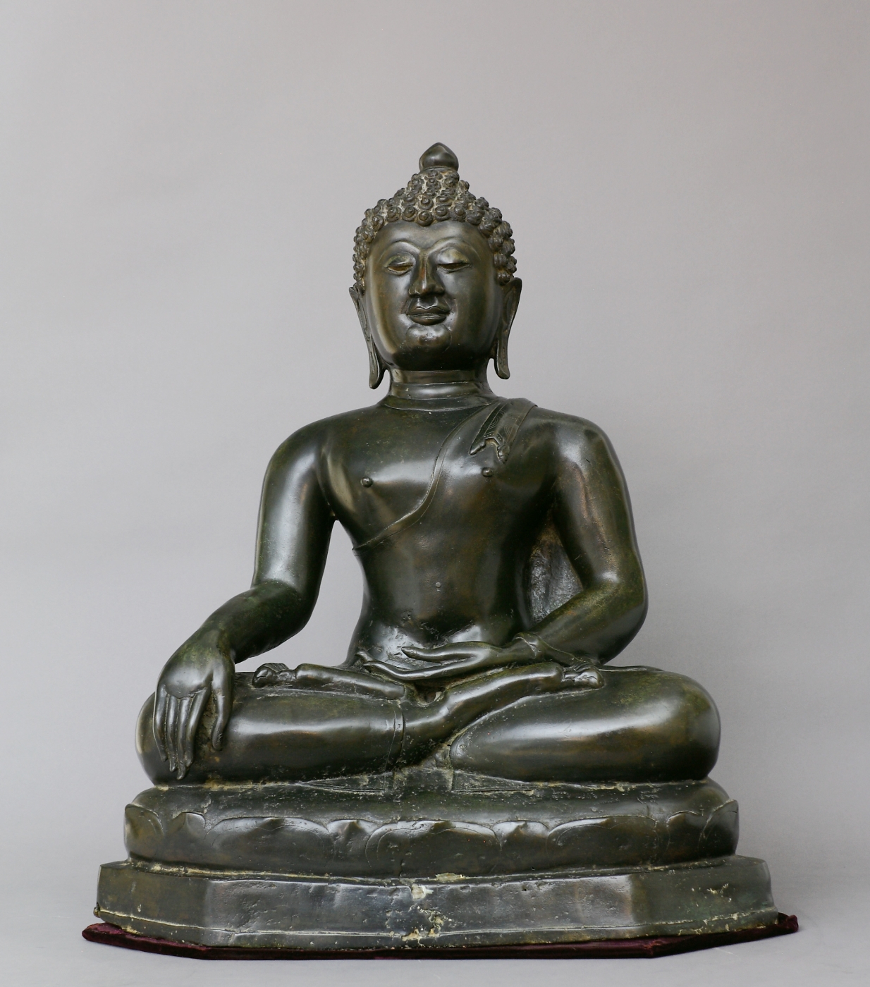 Auktionshaus Quentin Berlin  Möbel / Einrichtungsgegenstände Thailand  Buddha  Bronze