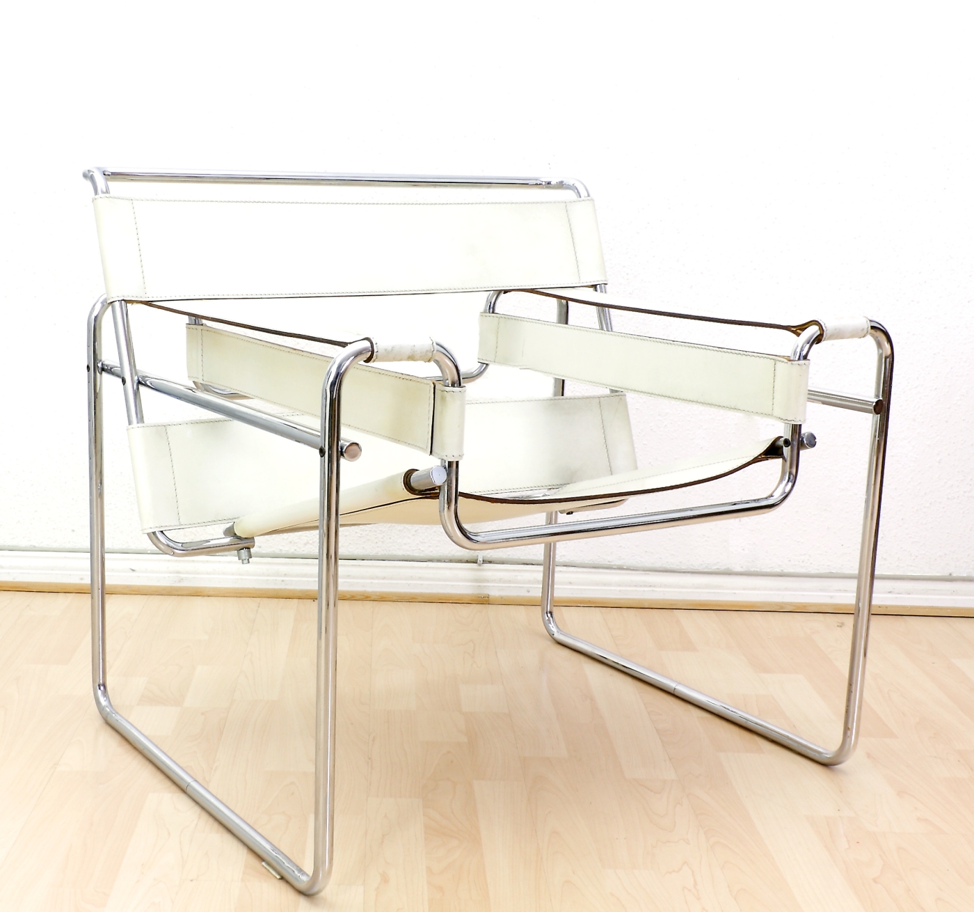 Auktionshaus Quentin Berlin Sessel  Marcel Breuer  Chrom  Metall und Leder  Gavina  vor 1968