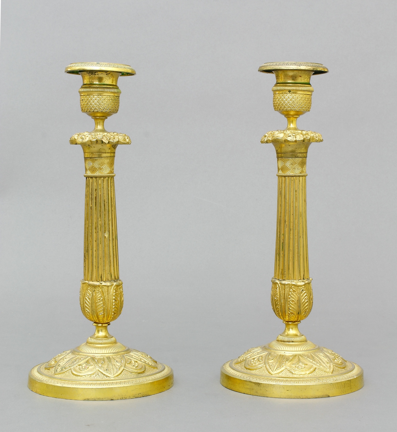 Auktionshaus Quentin Berlin  Möbel / Einrichtungsgegenstände Kerzenleuchter  Bronze  vergoldet  Frankreich  Empire  19. Jh.  ein Paar