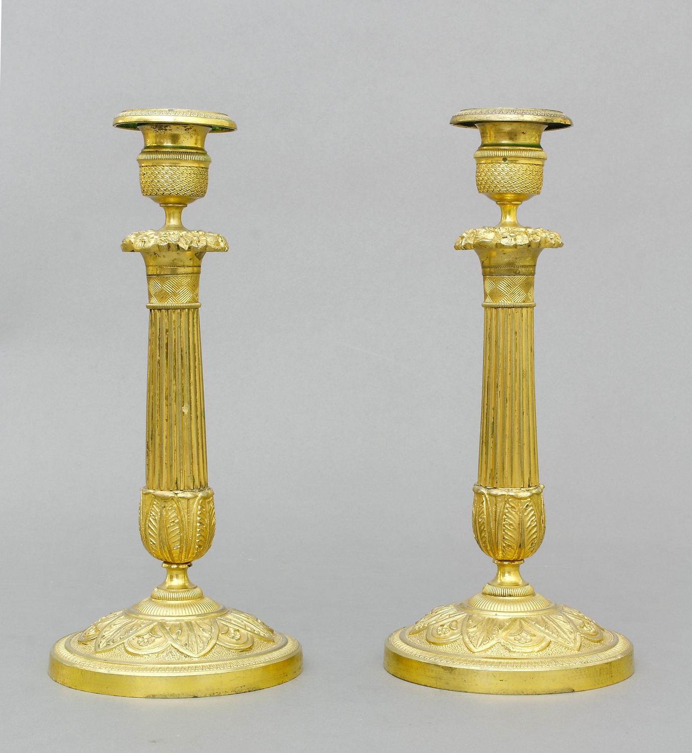 Auktionshaus Quentin Berlin  Möbel / Einrichtungsgegenstände Kerzenleuchter  Bronze  vergoldet  Frankreich  Empire  19. Jh.  ein Paar