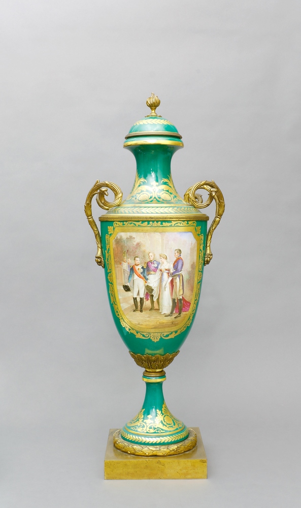 Auktionshaus Quentin Berlin  Porzellan / Fayence Vase  Prunkvase mit Deckel  SÃ¨vres  Frankreich  nach 1807