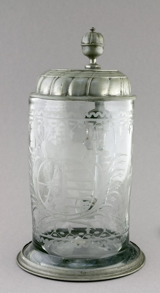 Auktionshaus Quentin Berlin  Glas Walzenkrug mit kursächsischem Wappen  Sachsen  18. Jh.