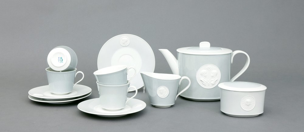 Auktionshaus Quentin Berlin  Porzellan / Fayence Espresso/Mocca-Service für vier Personen  KPM Berlin  2. H. 20. Jh.  11 Teile