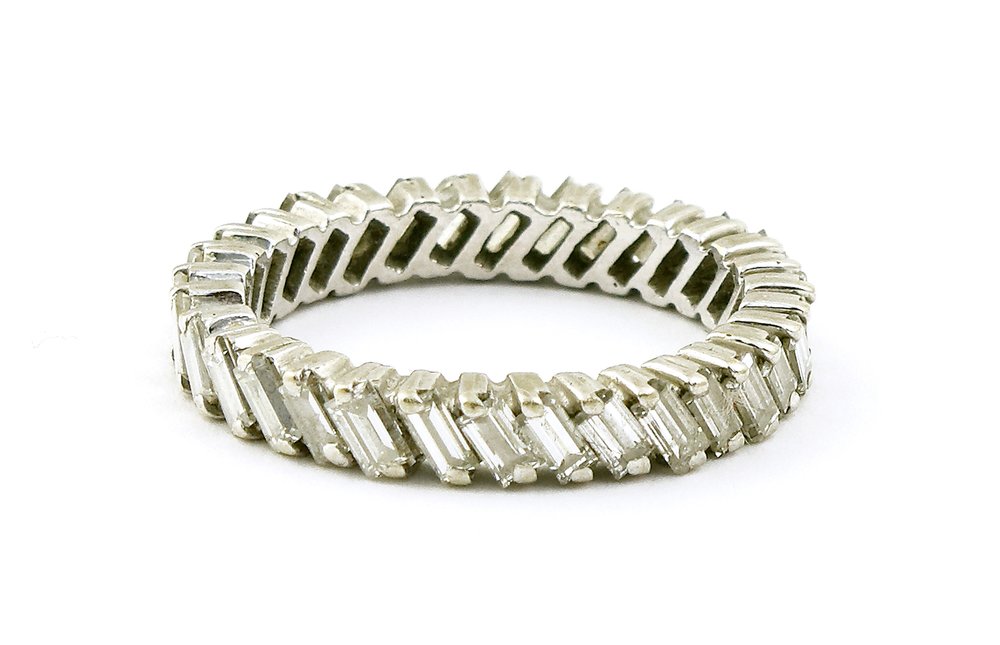 Auktionshaus Quentin Berlin  Schmuck Ring  Memory-Ring  750er WG. mit ca. 32 Diamanten Baguettes von zus. 2 24 ct.