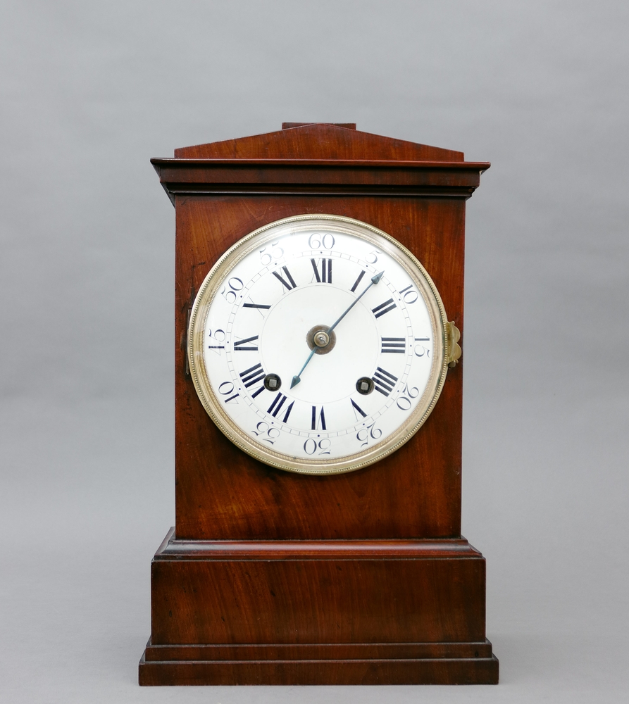 Auktionshaus Quentin Berlin  Möbel / Einrichtungsgegenstände Uhr  Kaminuhr  Mahagoni  um 1800